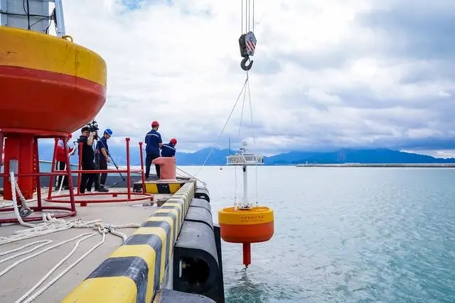 我国首个深海气候观测浮标实现智能化升级